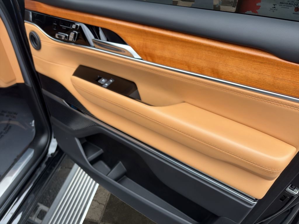 Used 2022 Jeep Grand Wagoneer Series III w/ Rear Seat Video Group 1 image 11