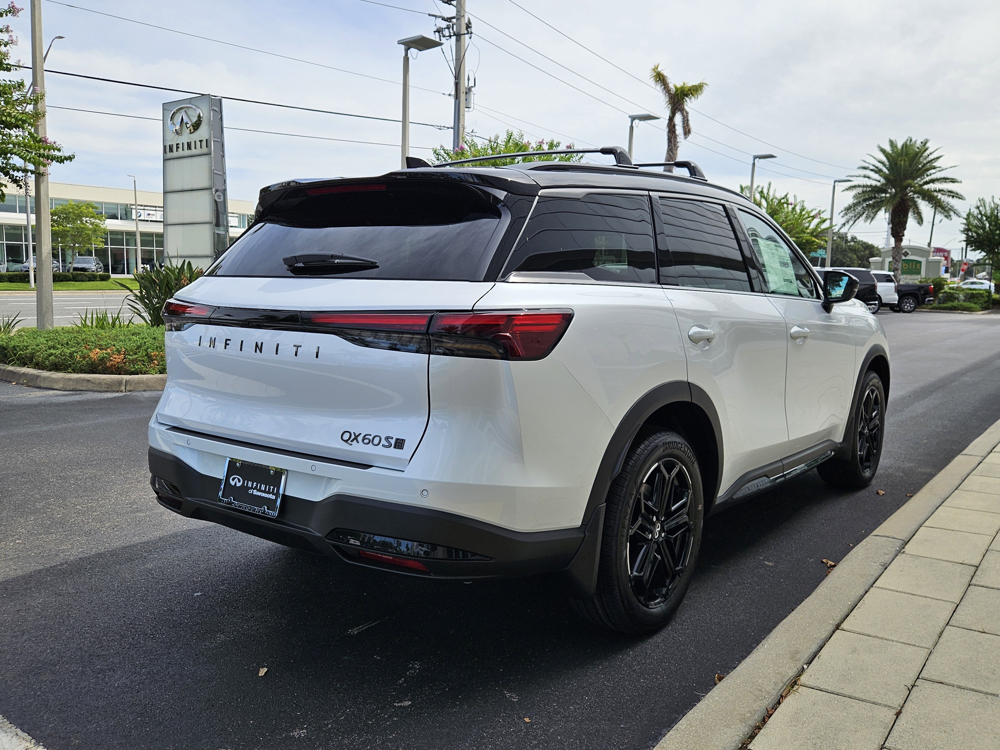New 2026 INFINITI QX60 Luxe w/ Dark Cargo Package image 6