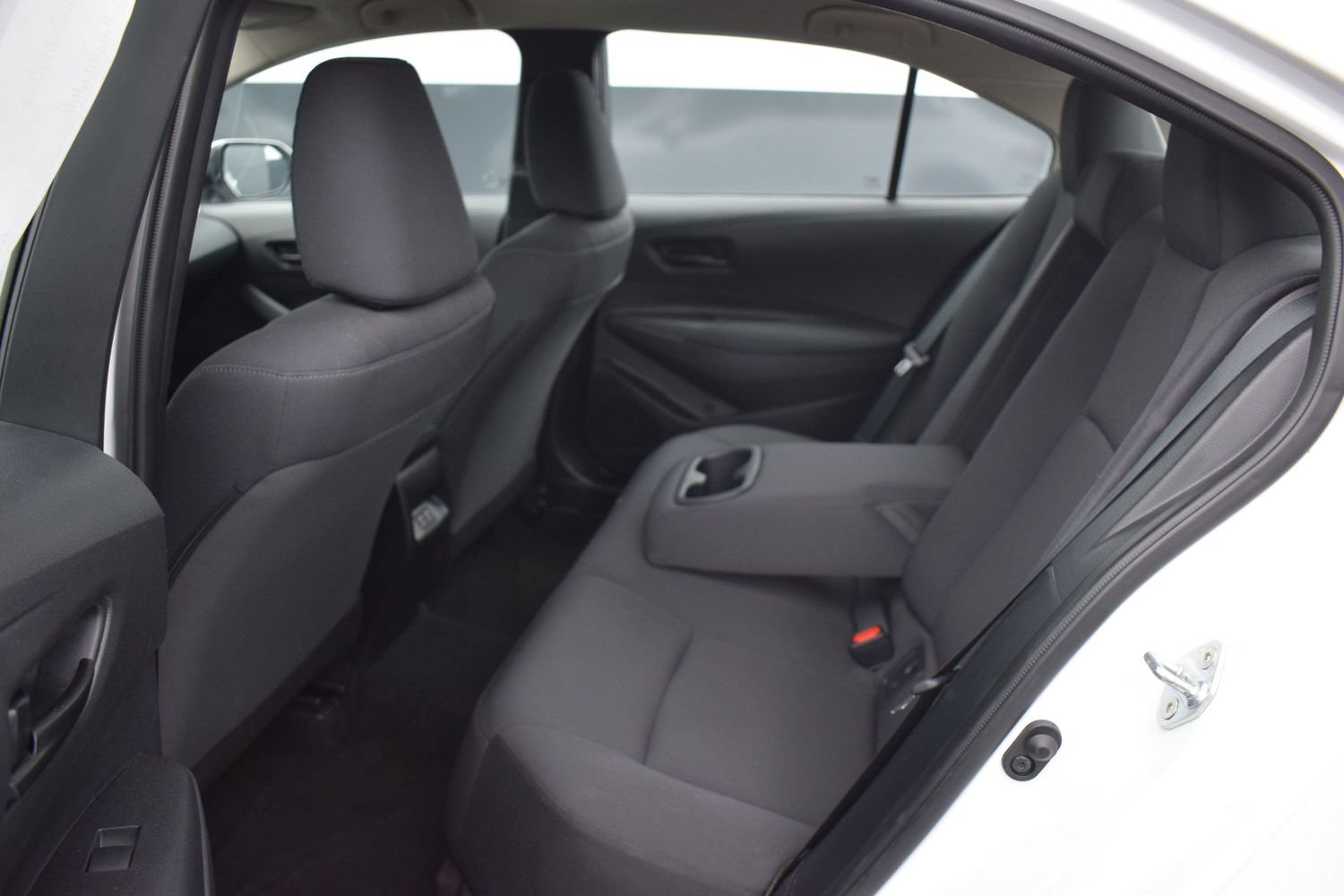 Used 2025 Toyota Corolla LE FWD image 12