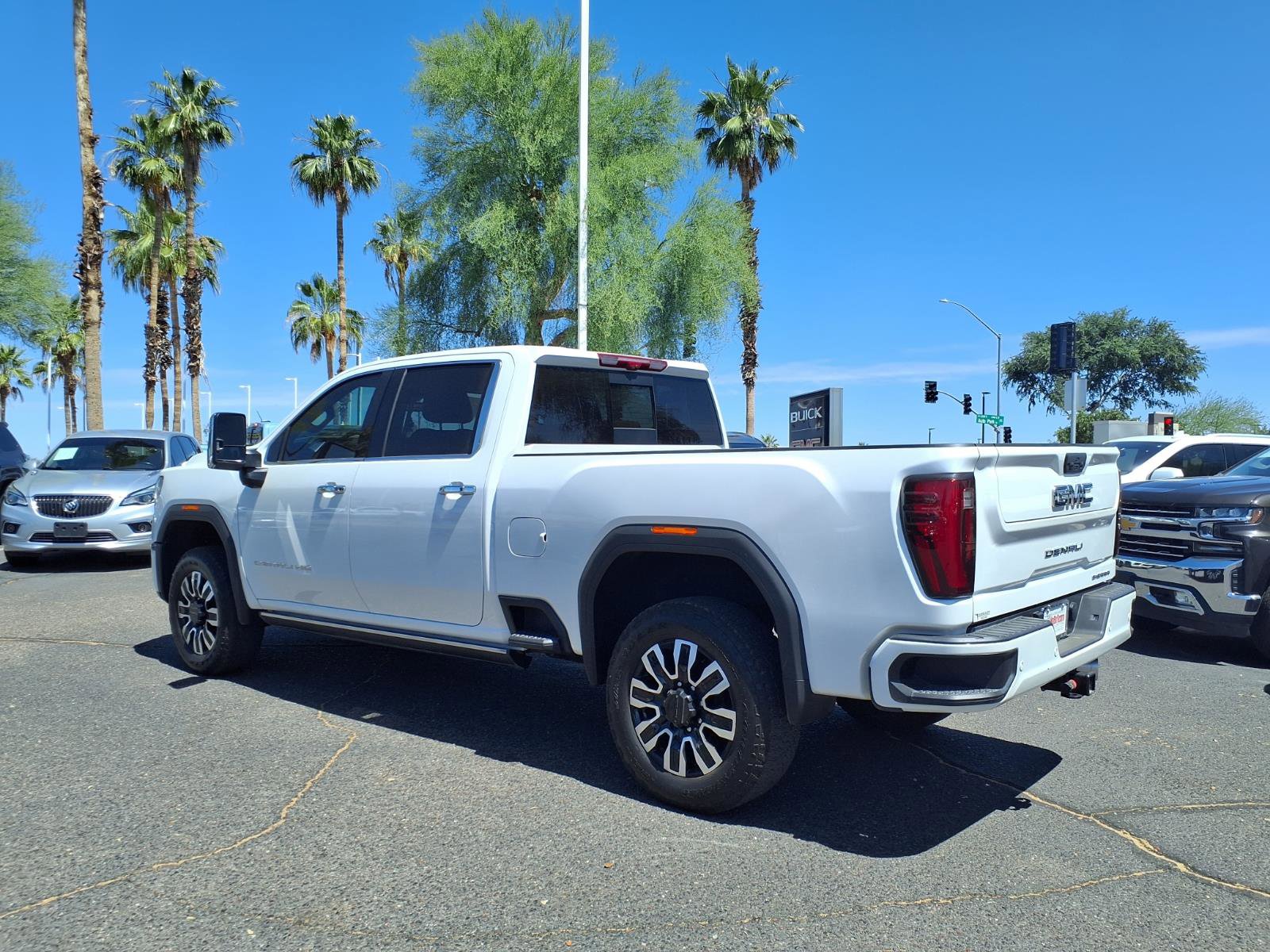 Used 2025 GMC Sierra 2500 Denali Ultimate w/ Max Trailering Package AWD/4WD image 9