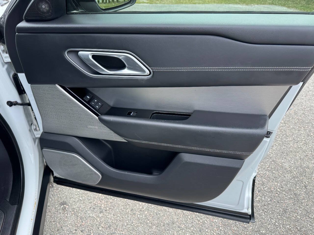 Used 2018 Land Rover Range Rover Velar R-Dynamic HSE AWD/4WD image 49