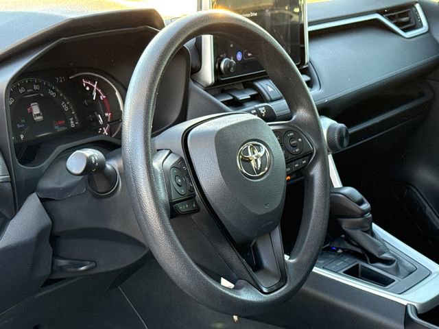 Used 2023 Toyota RAV4 LE image 18