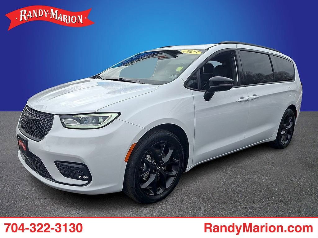 Used 2025 Chrysler Pacifica Limited FWD image 1