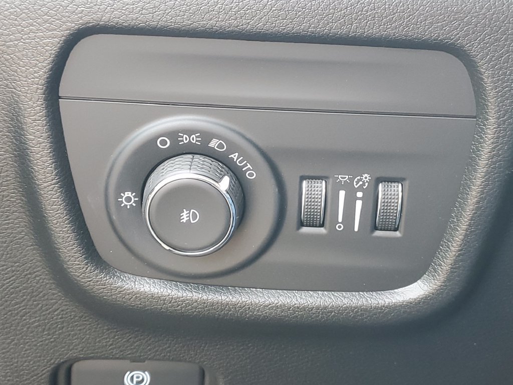 Used 2023 Jeep Grand Cherokee Limited AWD/4WD image 20