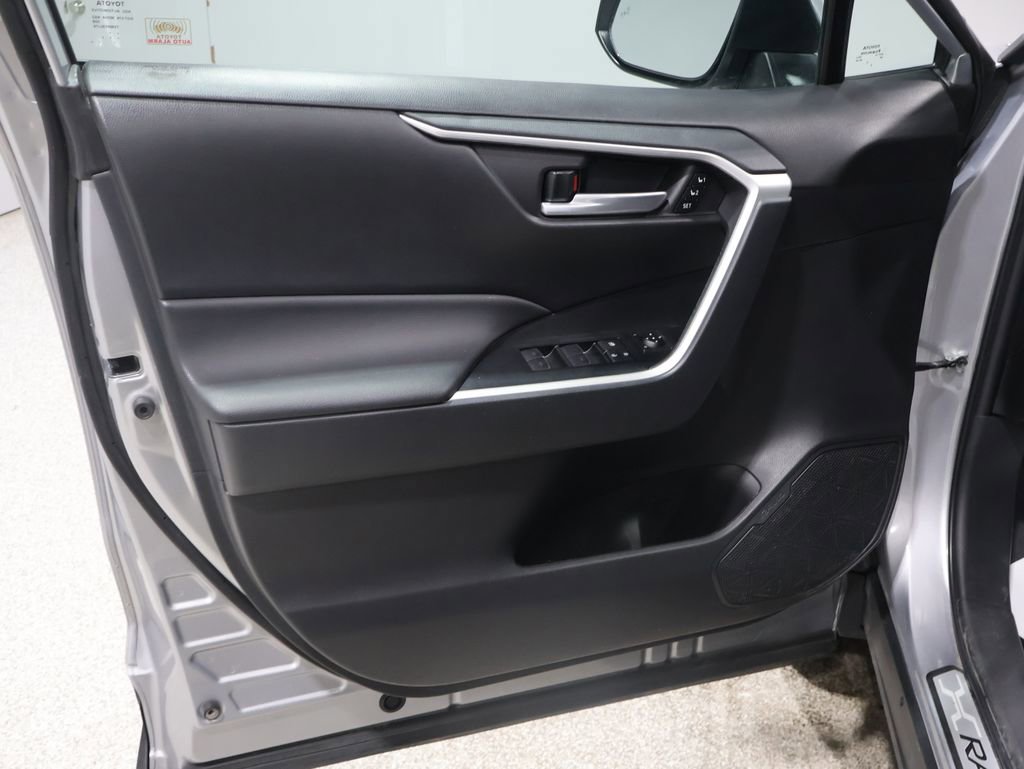 Used 2023 Toyota RAV4 XLE Premium image 13