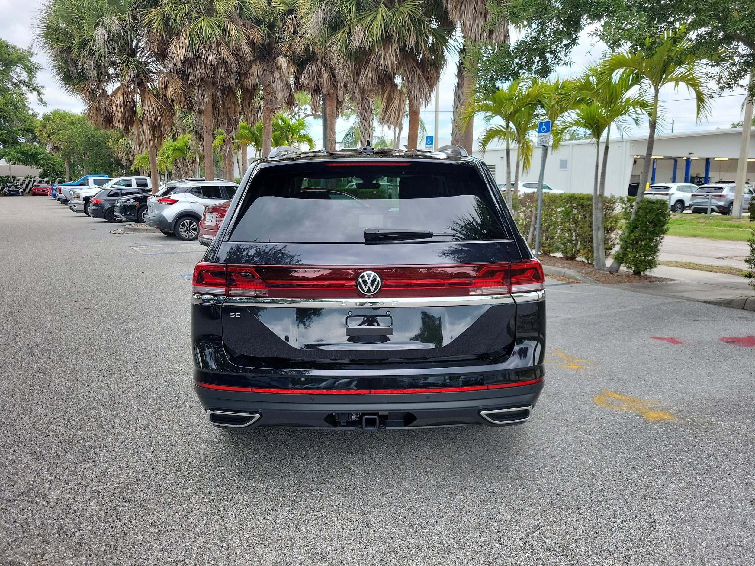 New 2026 Volkswagen Atlas SE FWD image 5