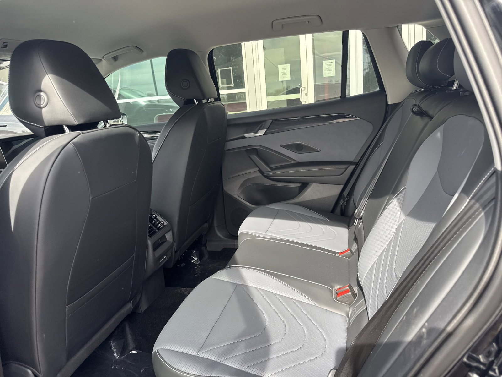 New 2026 Volkswagen Tiguan SE FWD image 18