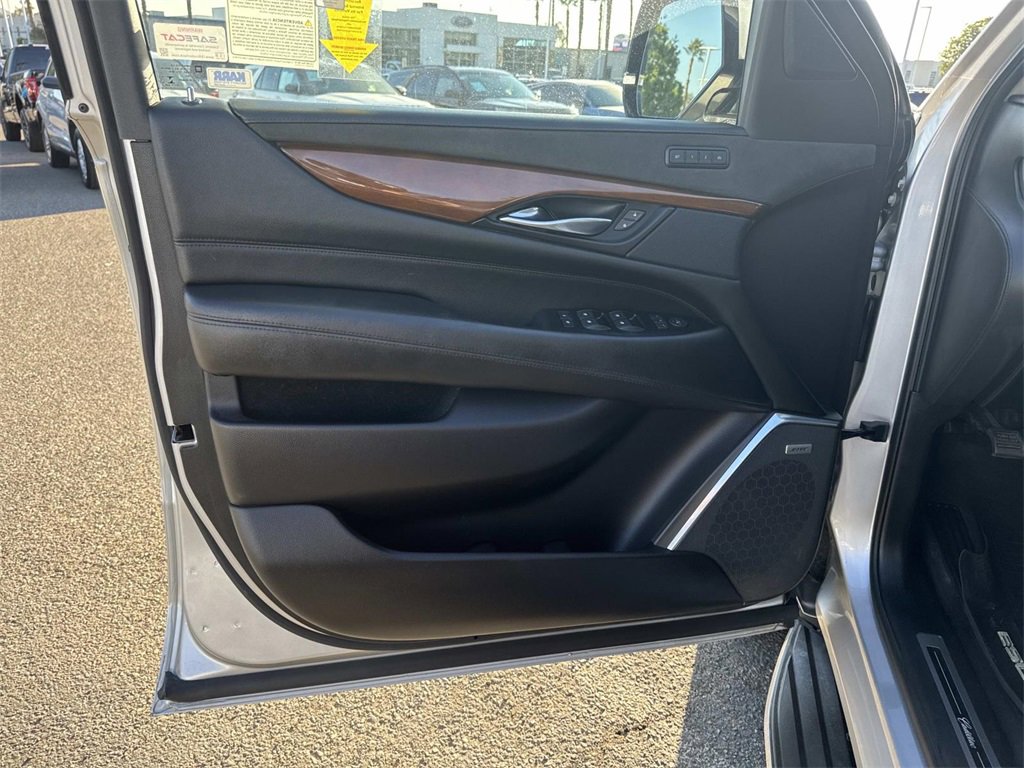 Used 2020 Cadillac Escalade Luxury image 12