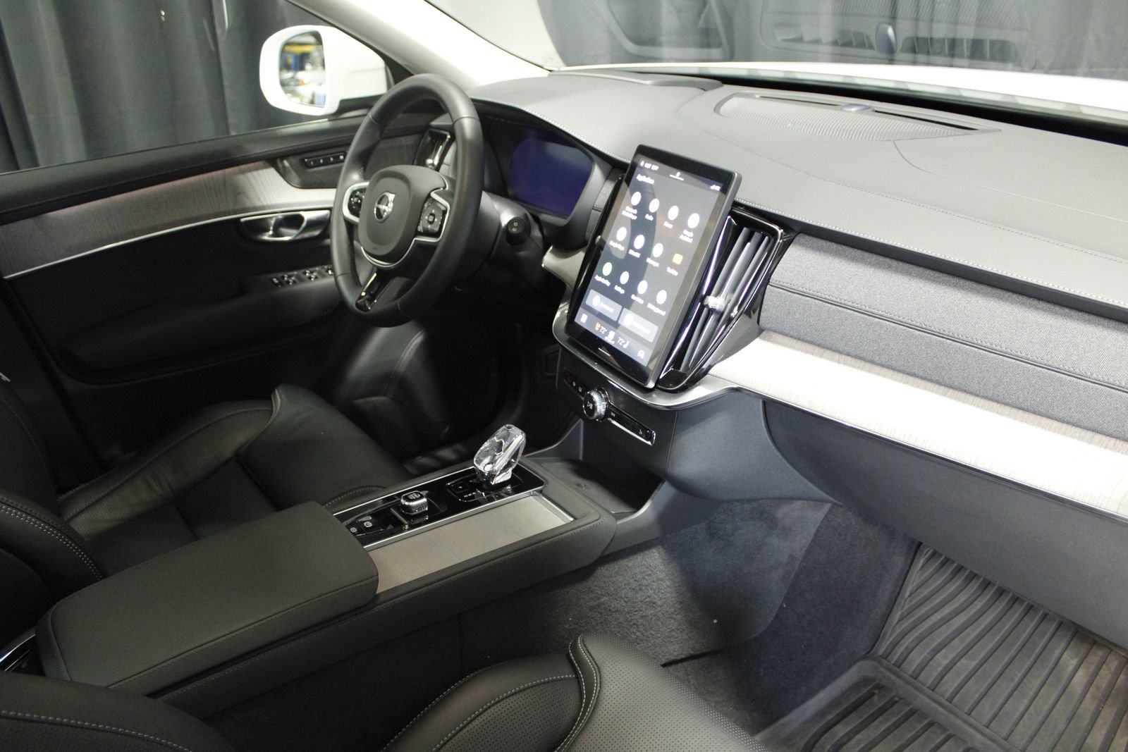 Used 2025 Volvo XC90 T8 Ultra image 30