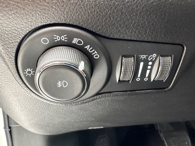 Used 2025 Jeep Compass Limited image 26