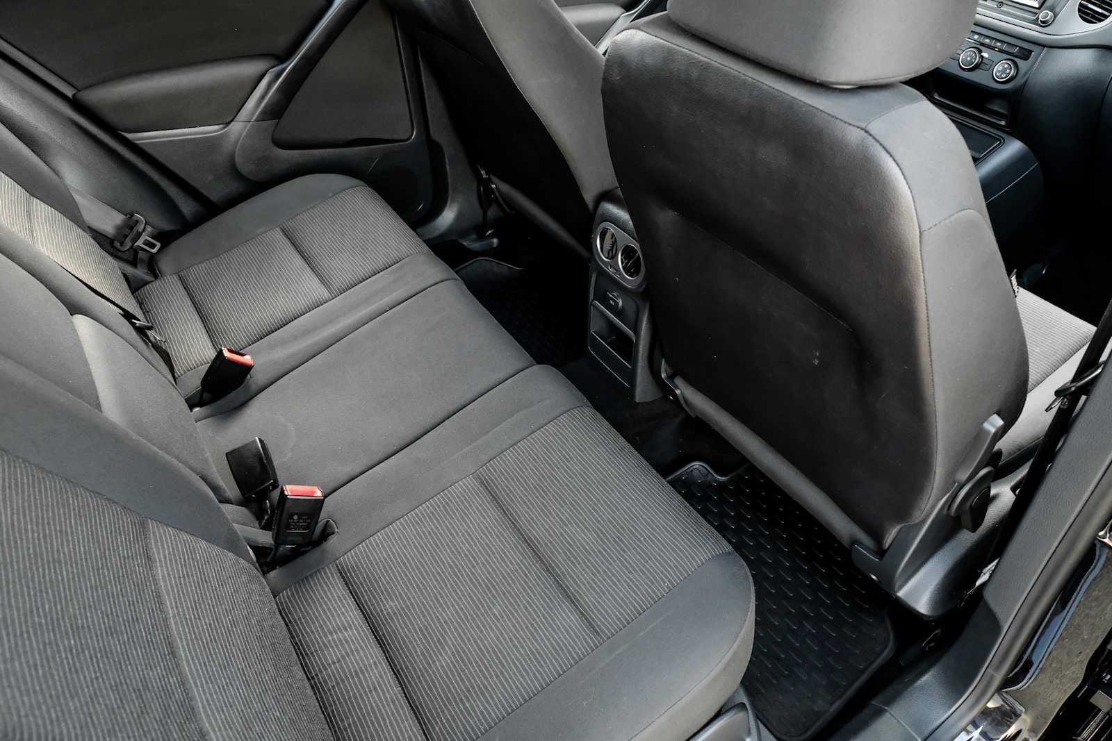 Used 2017 Volkswagen Tiguan S image 34