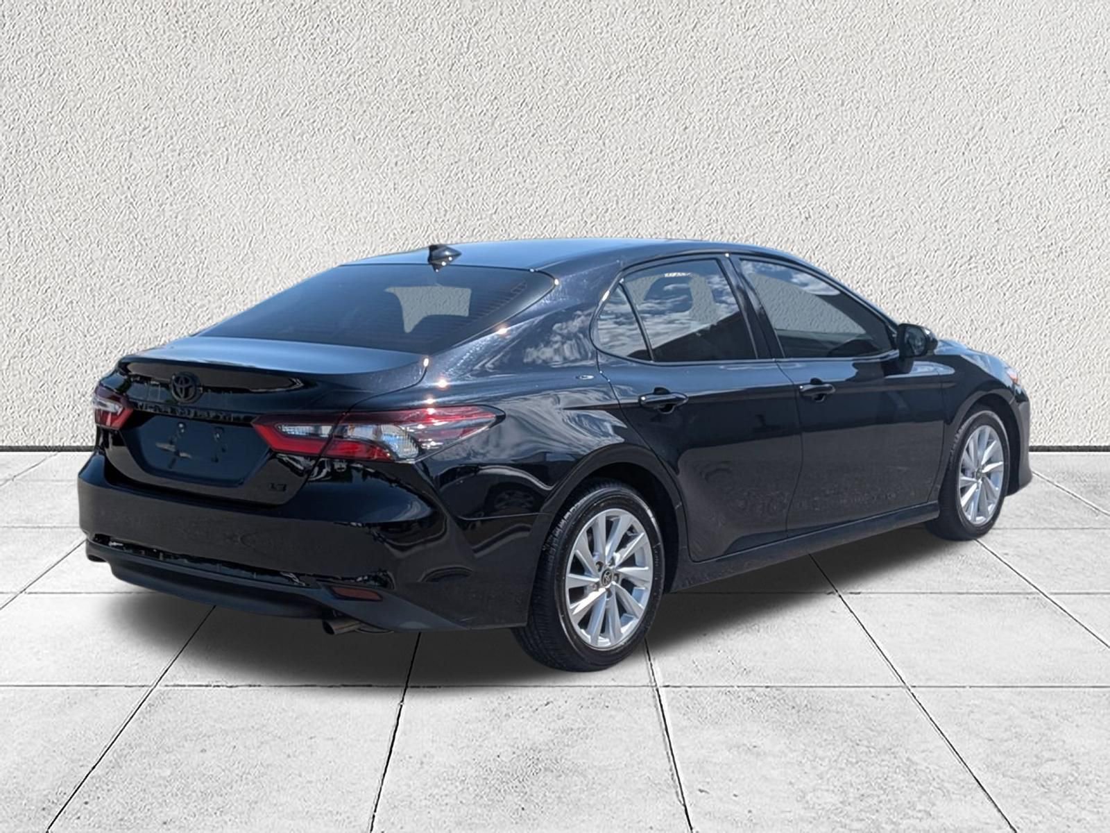 Used 2023 Toyota Camry LE FWD image 3