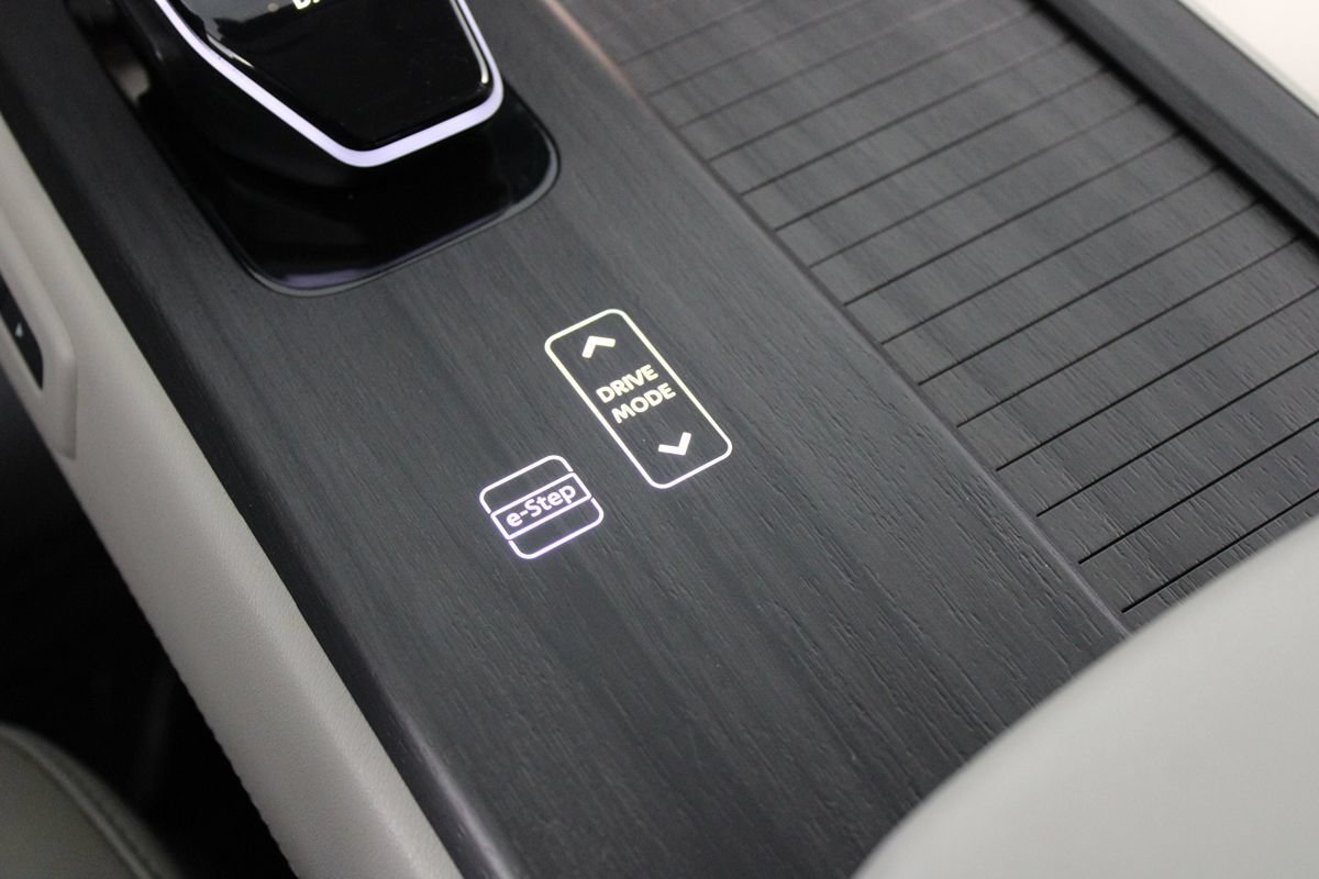 Used 2023 Nissan Ariya AWD image 20
