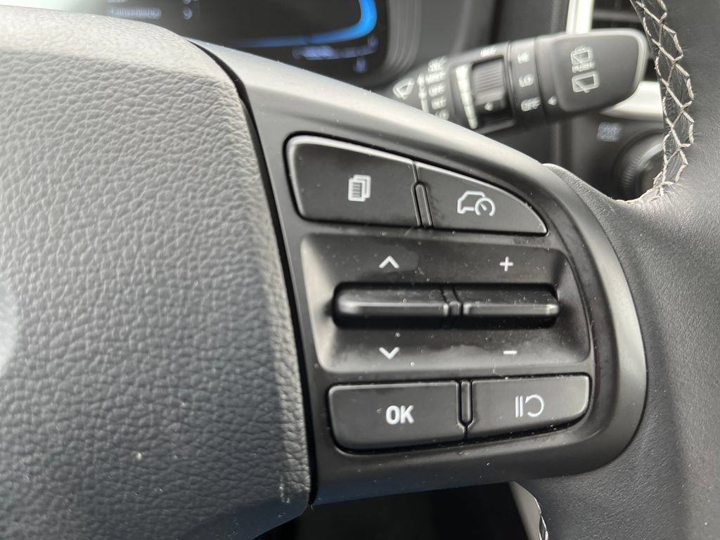 Used 2025 Hyundai Venue SEL FWD image 17