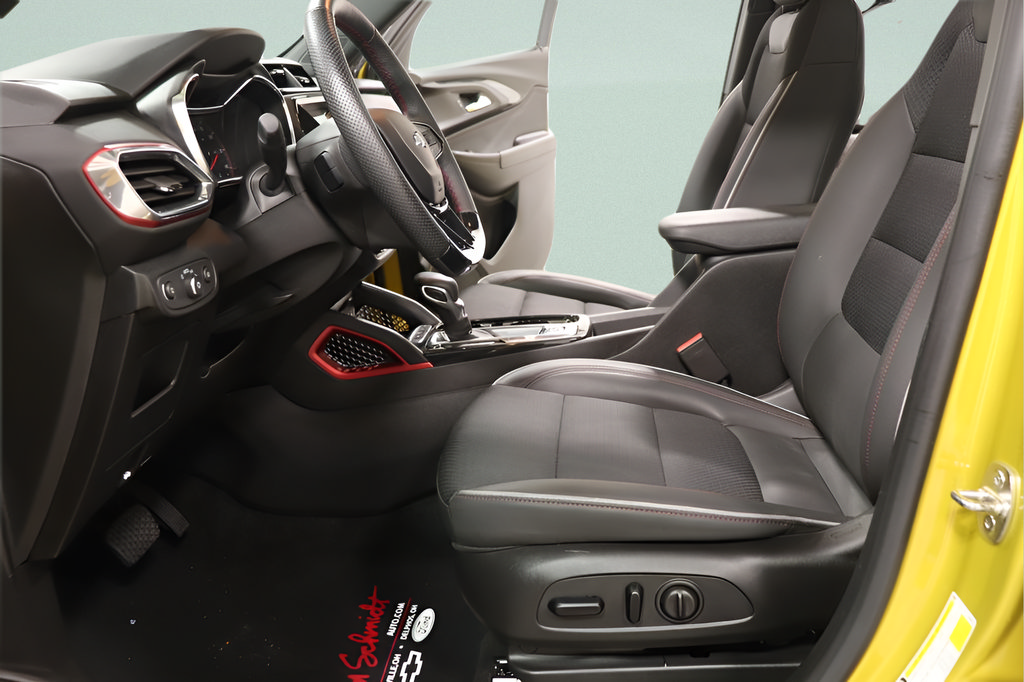 Used 2023 Chevrolet TrailBlazer RS w/ Sun and Liftgate Package FWD image 22