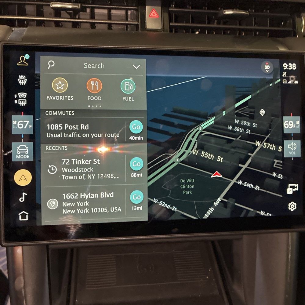 Used 2024 Land Rover Discovery Sport S image 9