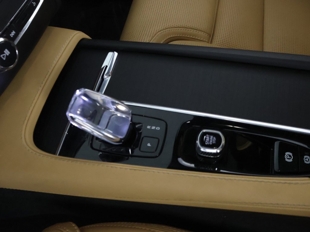 Used 2024 Volvo XC90 B6 Ultimate w/ Protection Package Premier image 54