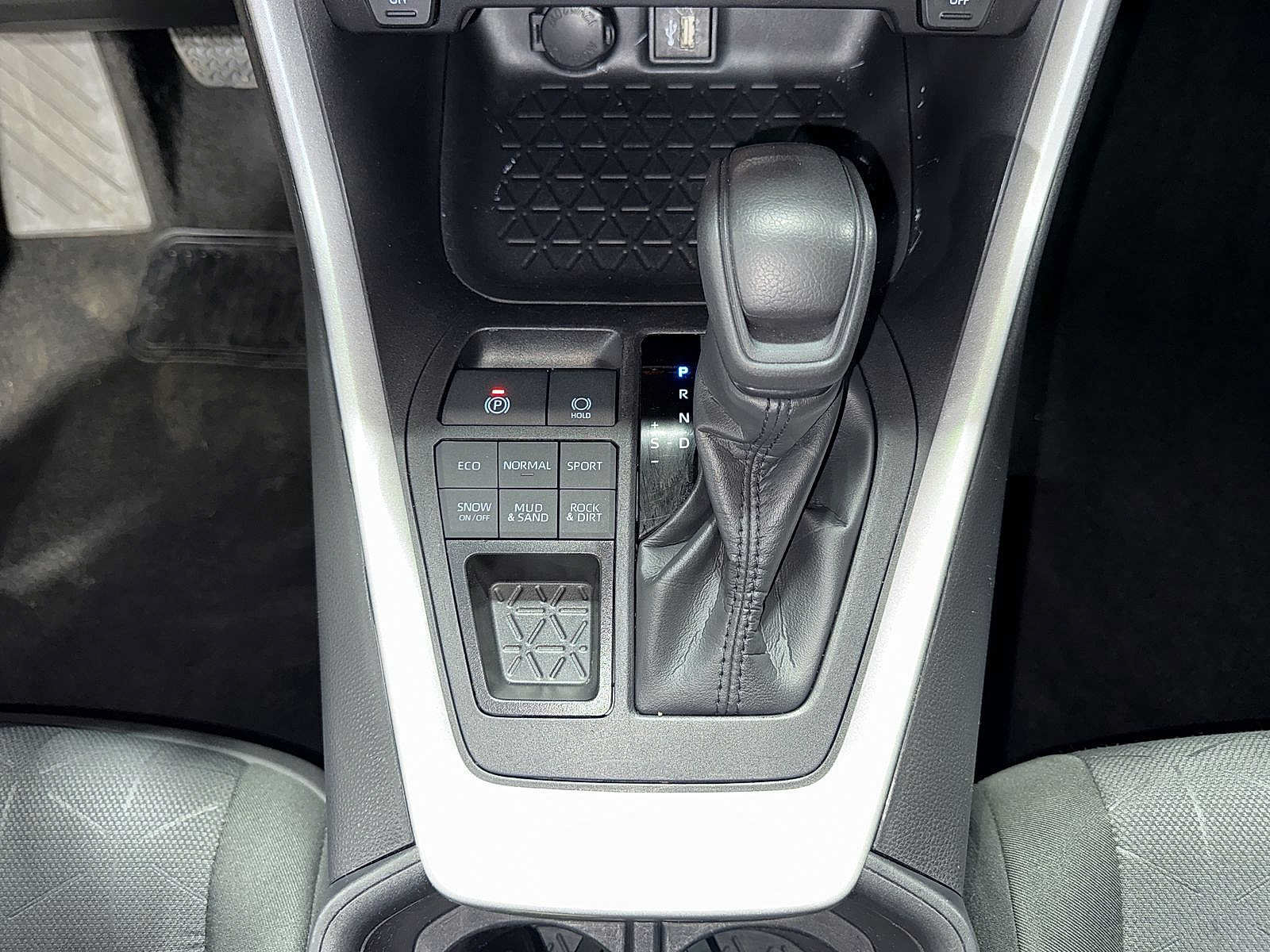 Certified 2025 Toyota RAV4 XLE AWD/4WD image 30