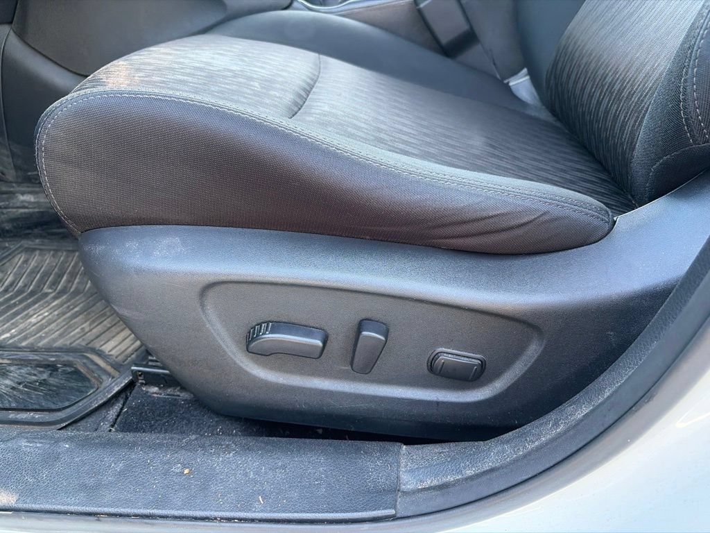 Used 2019 Nissan Rogue SV AWD/4WD image 14