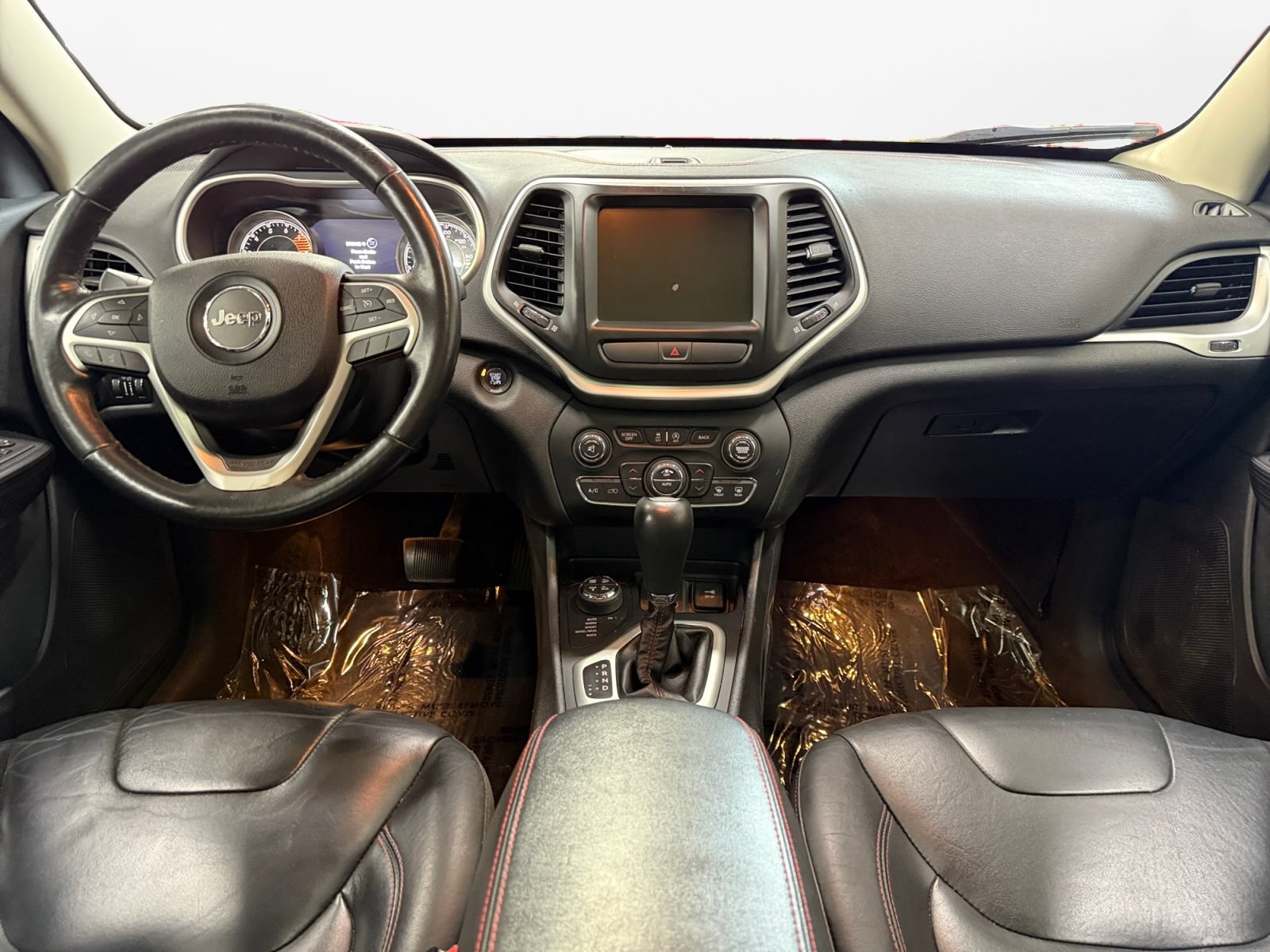 Used 2016 Jeep Cherokee Trailhawk w/ Comfort/Convenience Group AWD/4WD image 11