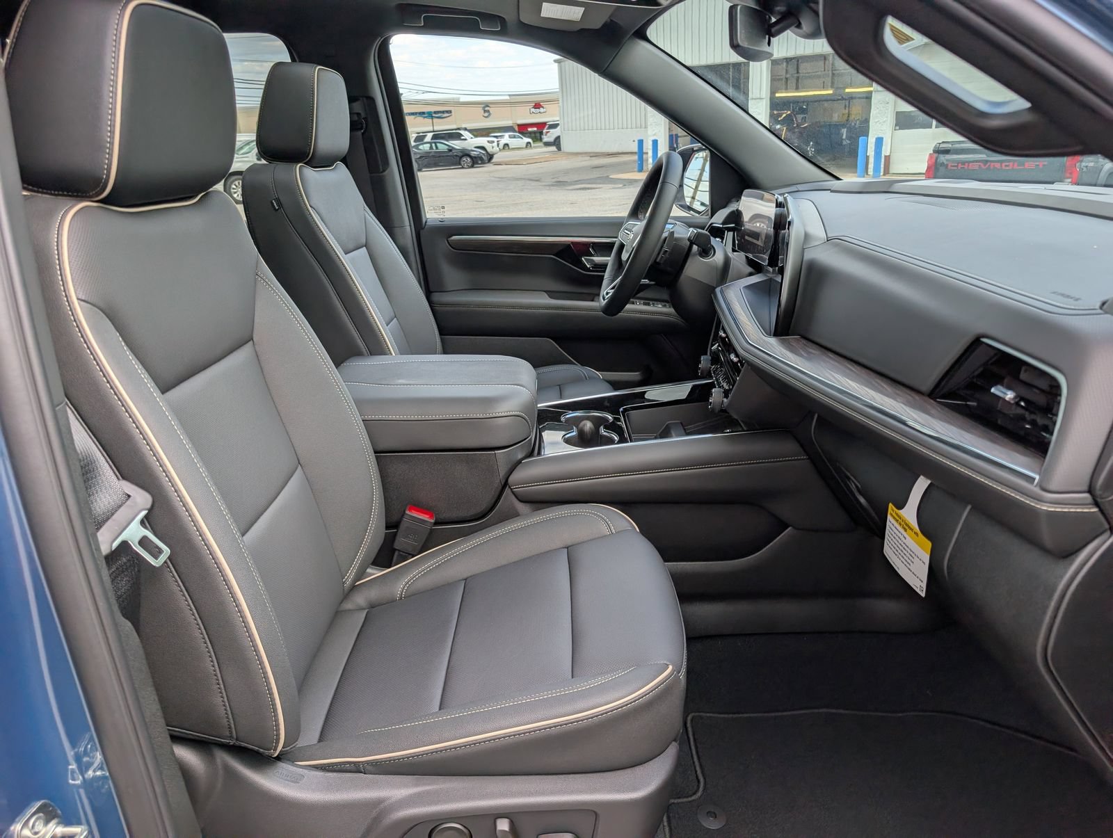 New 2026 Chevrolet Suburban Premier w/ Sun And Tow Package AWD/4WD image 9