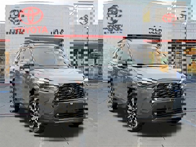 Used 2023 Toyota Corolla Cross XLE image 1