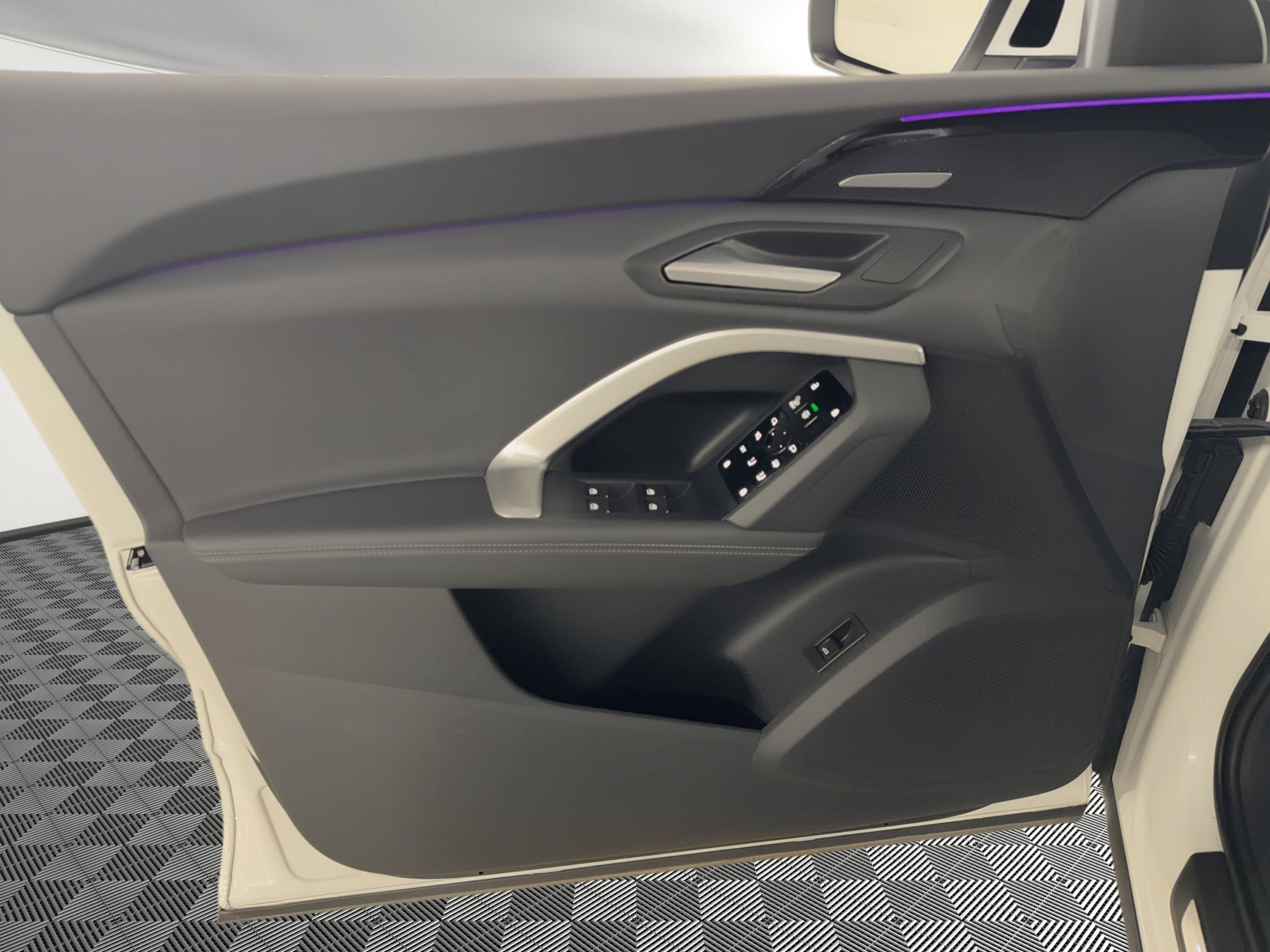 Used 2025 Audi Q5 Premium Plus w/ Premium Plus image 14