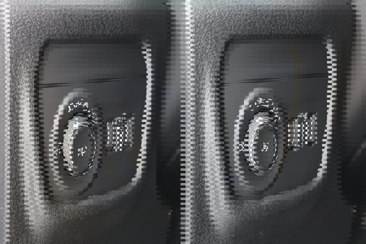 Used 2022 Jeep Grand Cherokee L Limited image 27