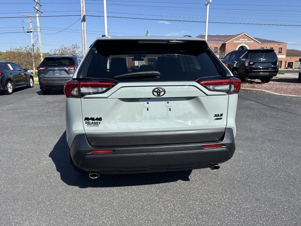 Used 2021 Toyota RAV4 XLE Premium AWD/4WD image 7
