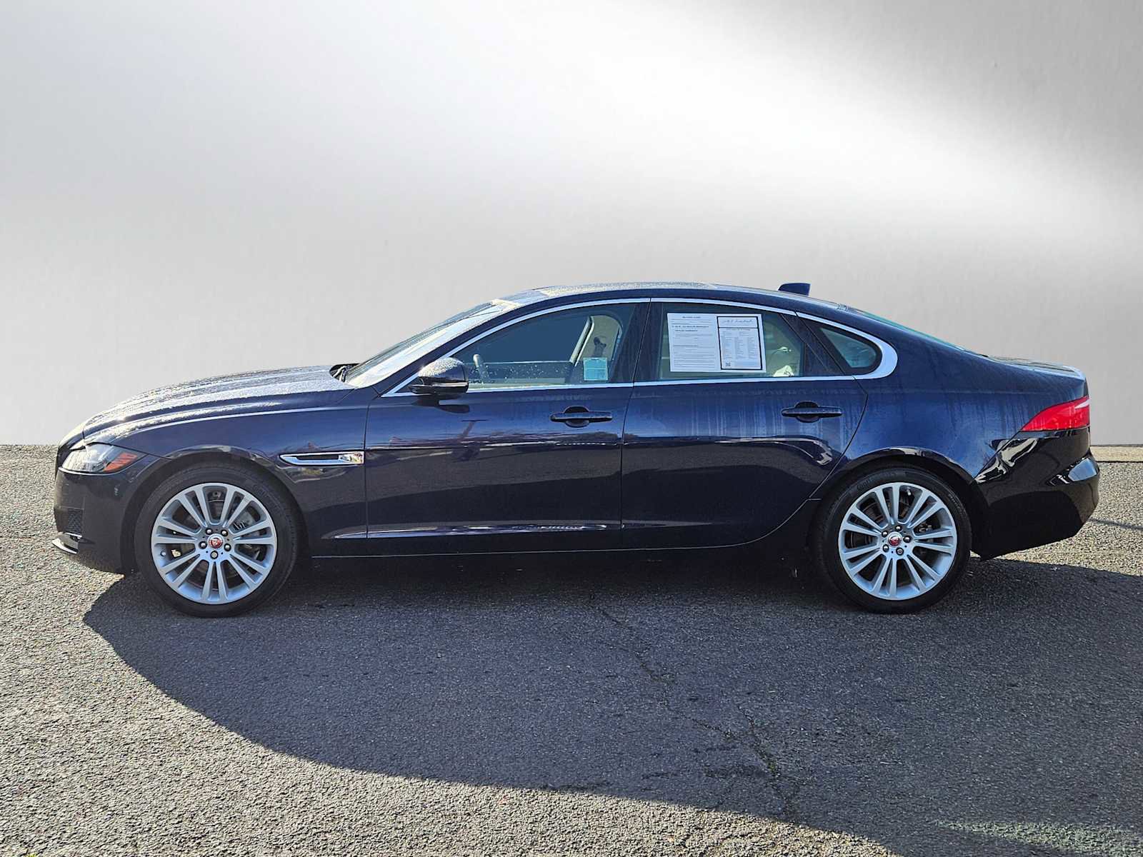 Used 2019 Jaguar XF Prestige image 12