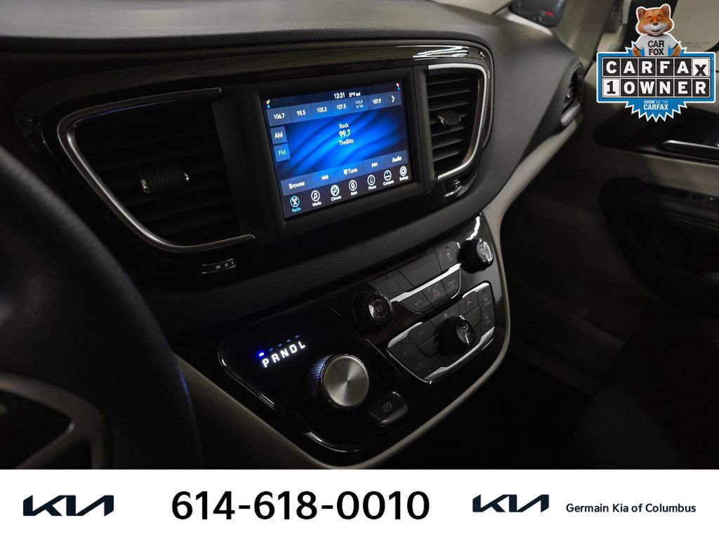 Used 2020 Chrysler Voyager L image 24