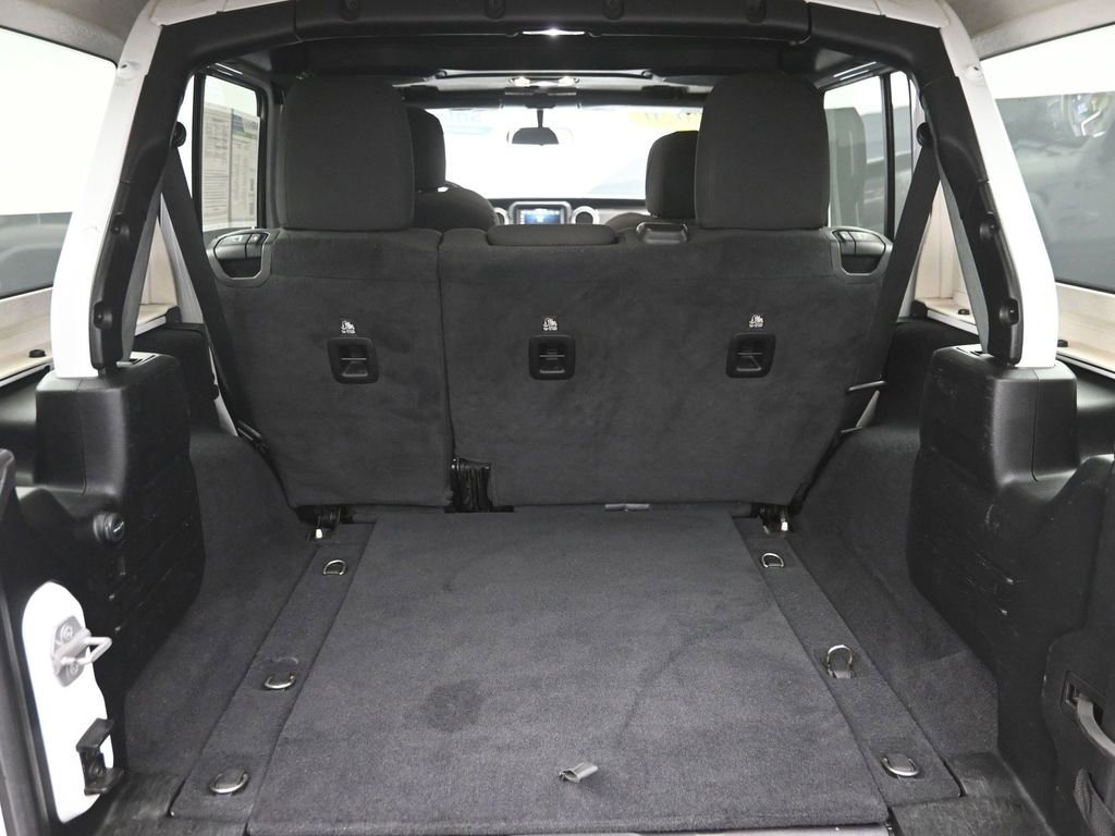 Used 2020 Jeep Wrangler Unlimited Sahara image 10