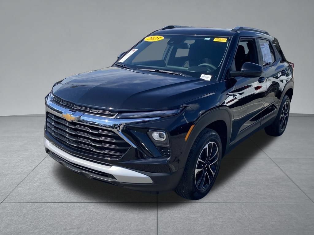 Used 2025 Chevrolet TrailBlazer LT AWD/4WD image 2