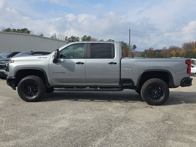 Used 2025 Chevrolet Silverado 2500 ZR2 w/ Technology Package image 2