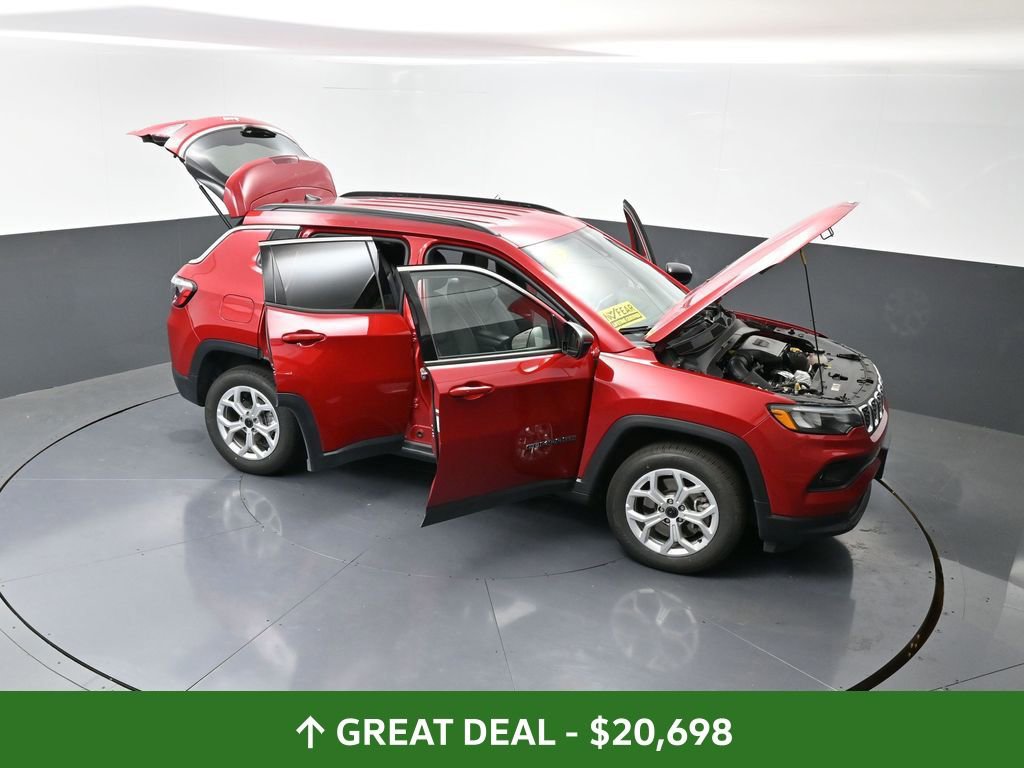 Used 2025 Jeep Compass Latitude image 65