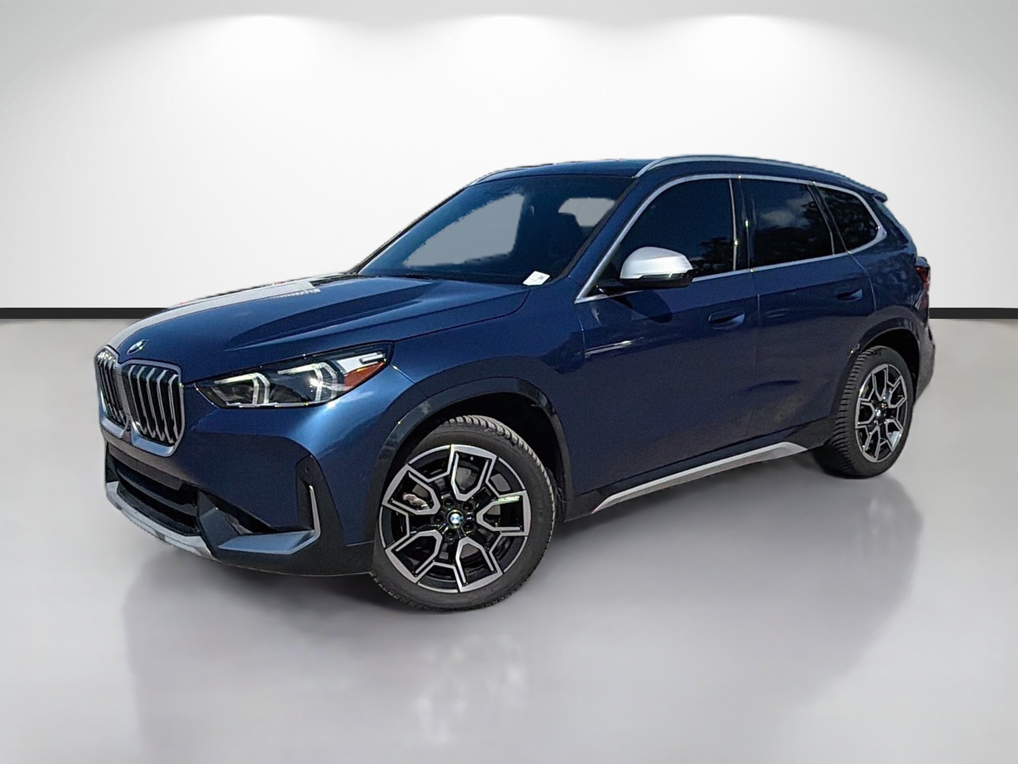 Used 2023 BMW X1 xDrive28i AWD/4WD image 1