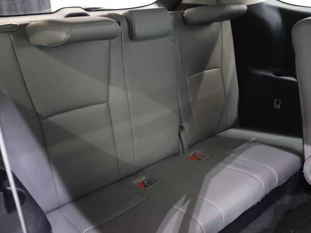 Used 2024 Toyota Highlander Limited FWD image 13
