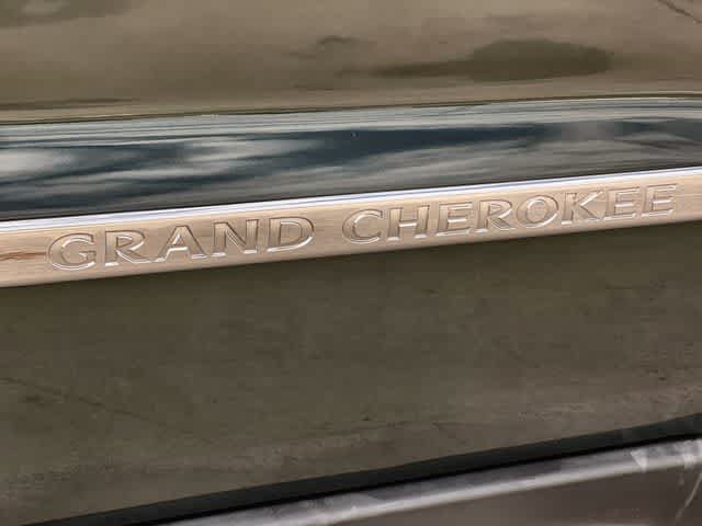 Used 2011 Jeep Grand Cherokee Laredo w/ Trailer Tow Group RWD image 8