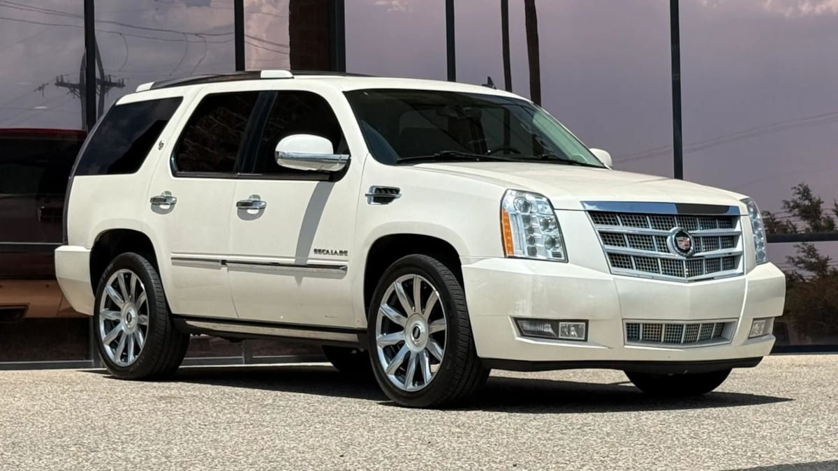 Used 2013 Cadillac Escalade Platinum AWD/4WD image 17