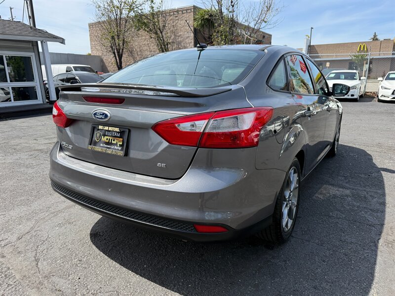 Used 2013 Ford Focus SE FWD image 5