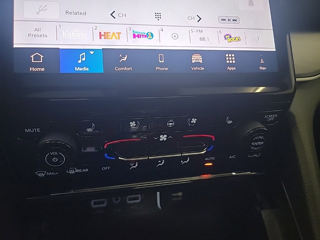 New 2025 Jeep Grand Cherokee L Limited w/ Luxury Tech Group II image 21