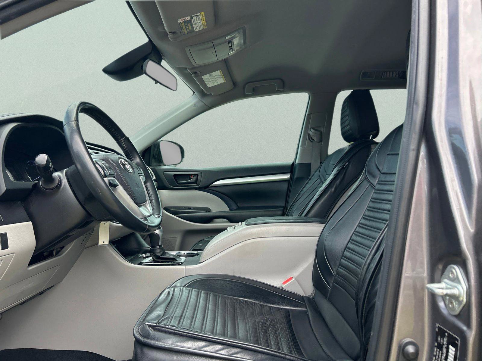 Used 2019 Toyota Highlander Plus FWD image 9