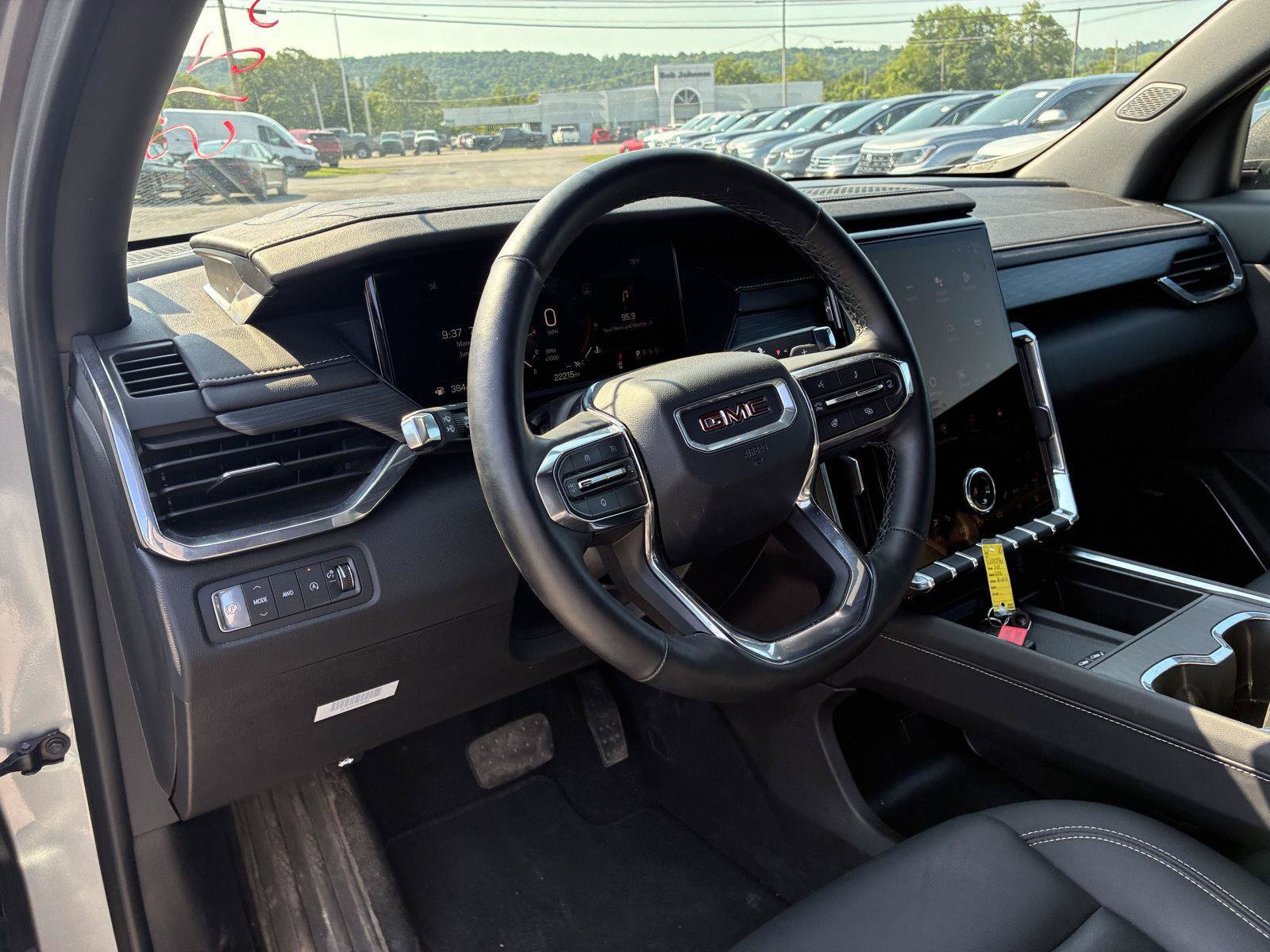 Used 2025 GMC Acadia Elevation w/ Elevation Premium Package AWD/4WD image 28