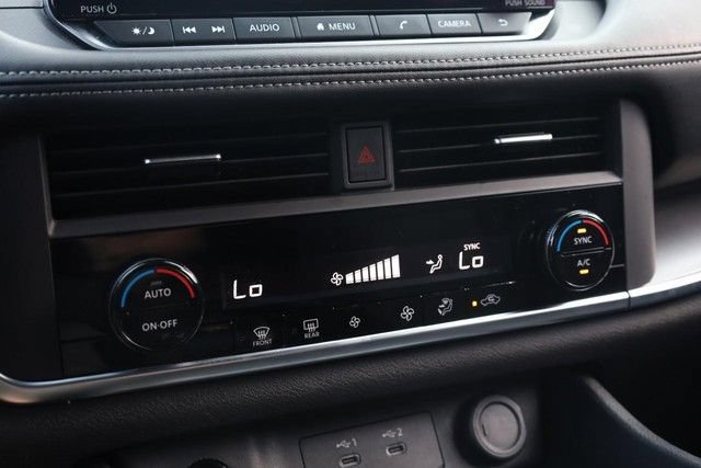 Certified 2025 Nissan Rogue SV FWD image 13