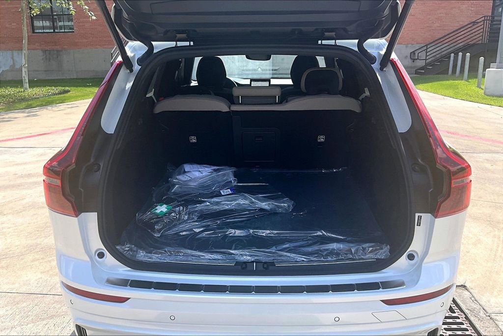 New 2026 Volvo XC60 B5 Plus w/ Protection Package Premier AWD/4WD image 45