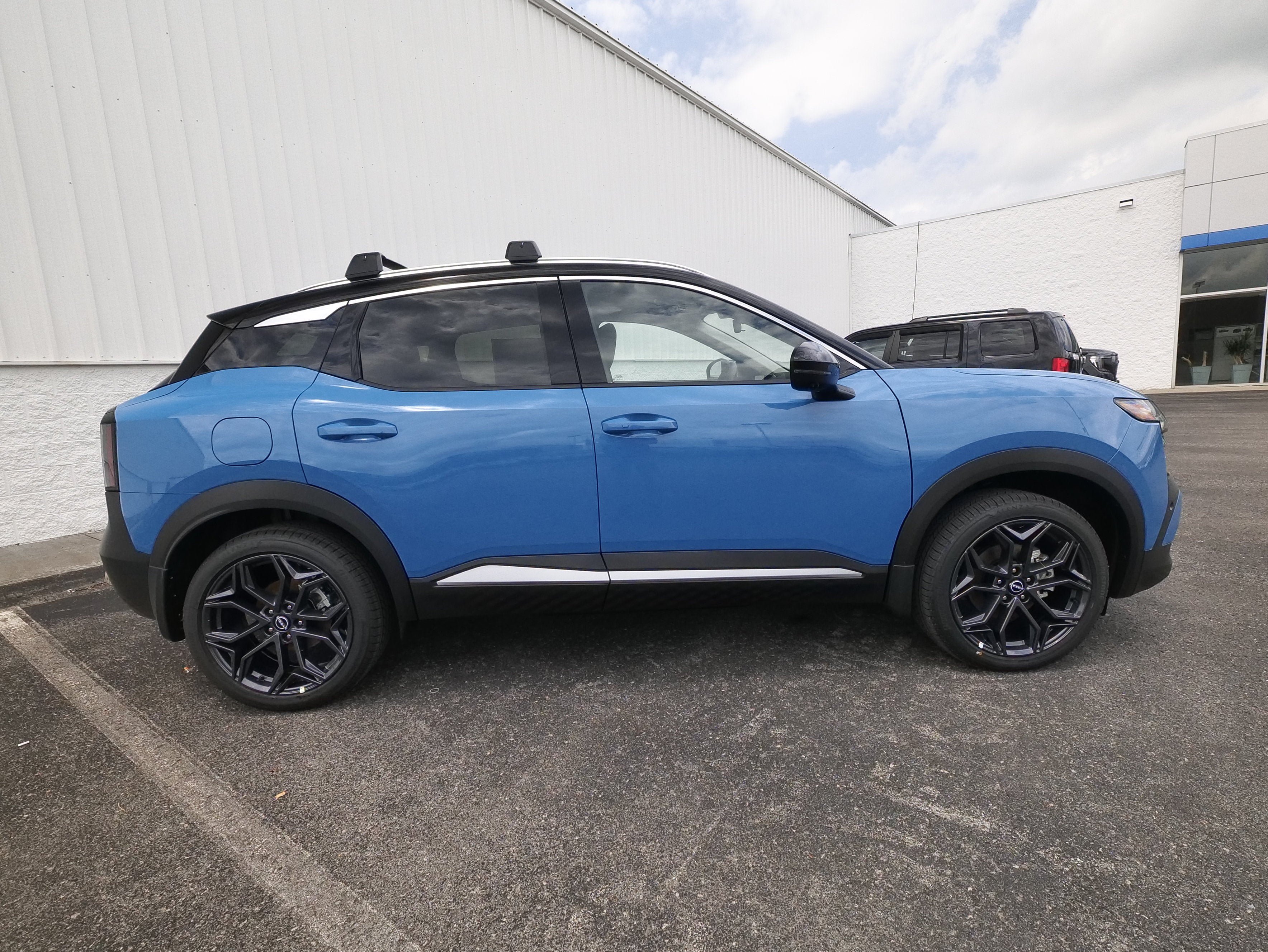 New 2026 Nissan Kicks SR w/ Cold Weather Package AWD/4WD image 5
