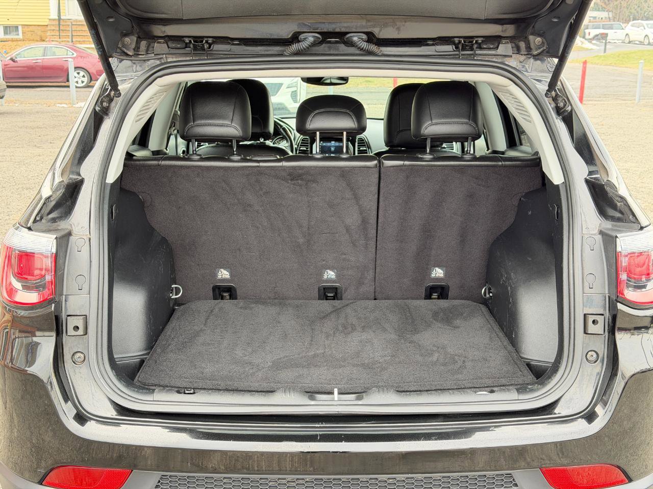 Used 2019 Jeep Compass Latitude image 32