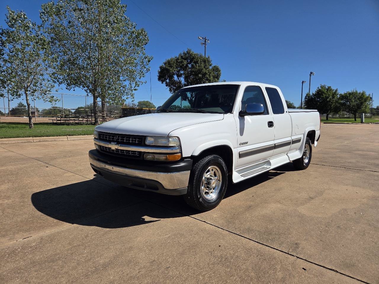 Used 1999 Chevrolet Silverado 2500 LS w/ Firm Ride Suspension Pkg RWD image 3