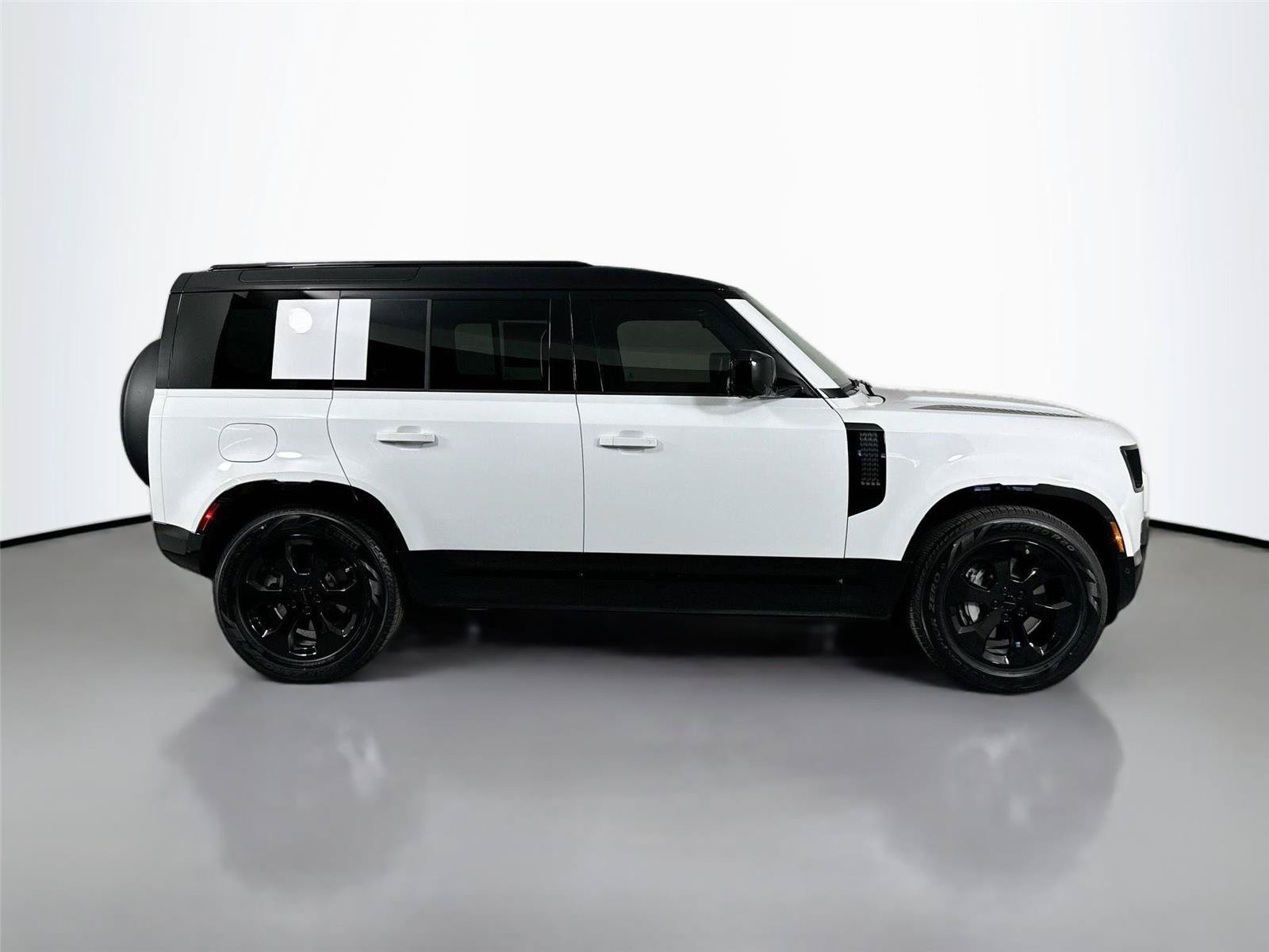Used 2026 Land Rover Defender 110 X-Dynamic SE AWD/4WD image 4