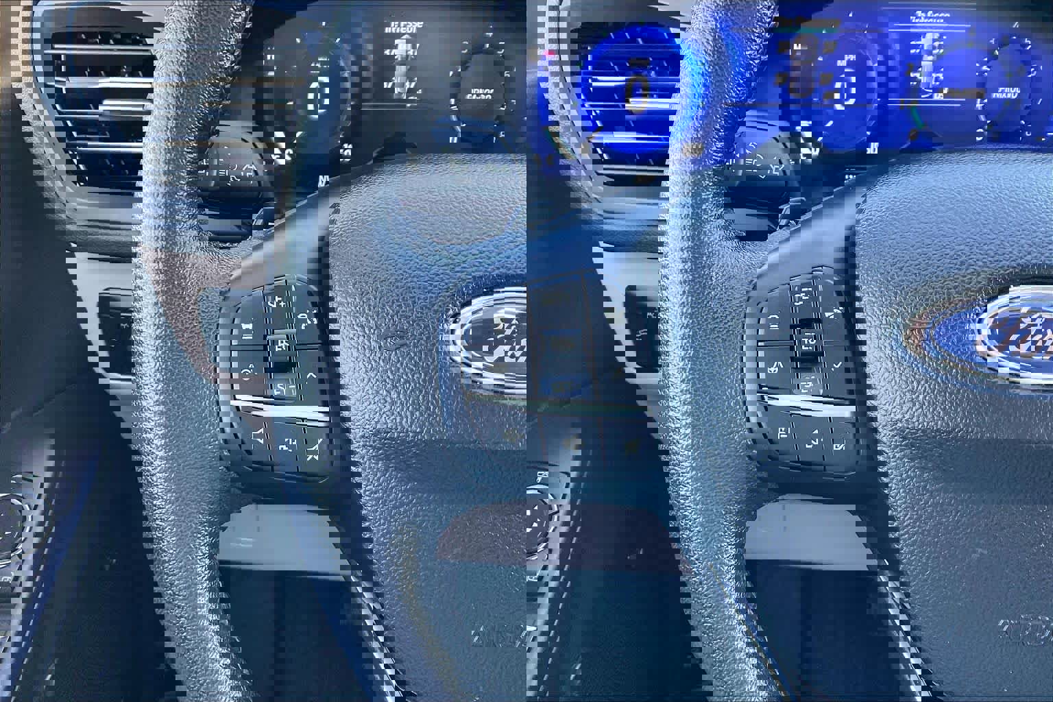 Used 2020 Ford Escape Titanium image 23